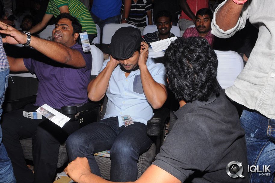 Yevadu-Premiere-Show